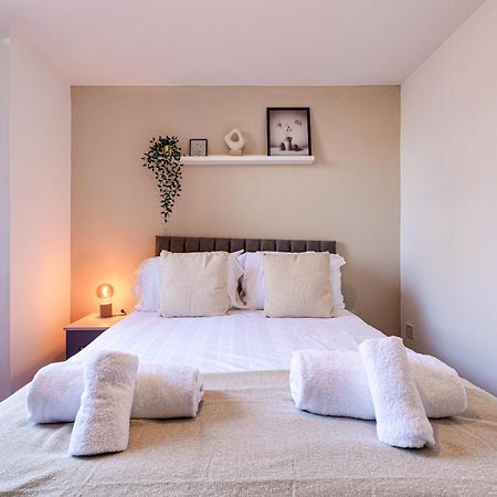 Stunning 1 Bed Apartment In The Heart Of ستوكبورت المظهر الخارجي الصورة