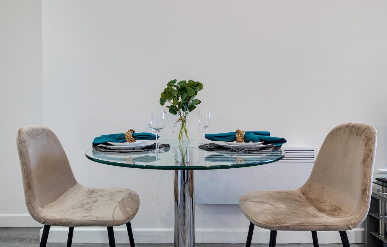 Stunning 1 Bed Apartment In The Heart Of ستوكبورت المظهر الخارجي الصورة